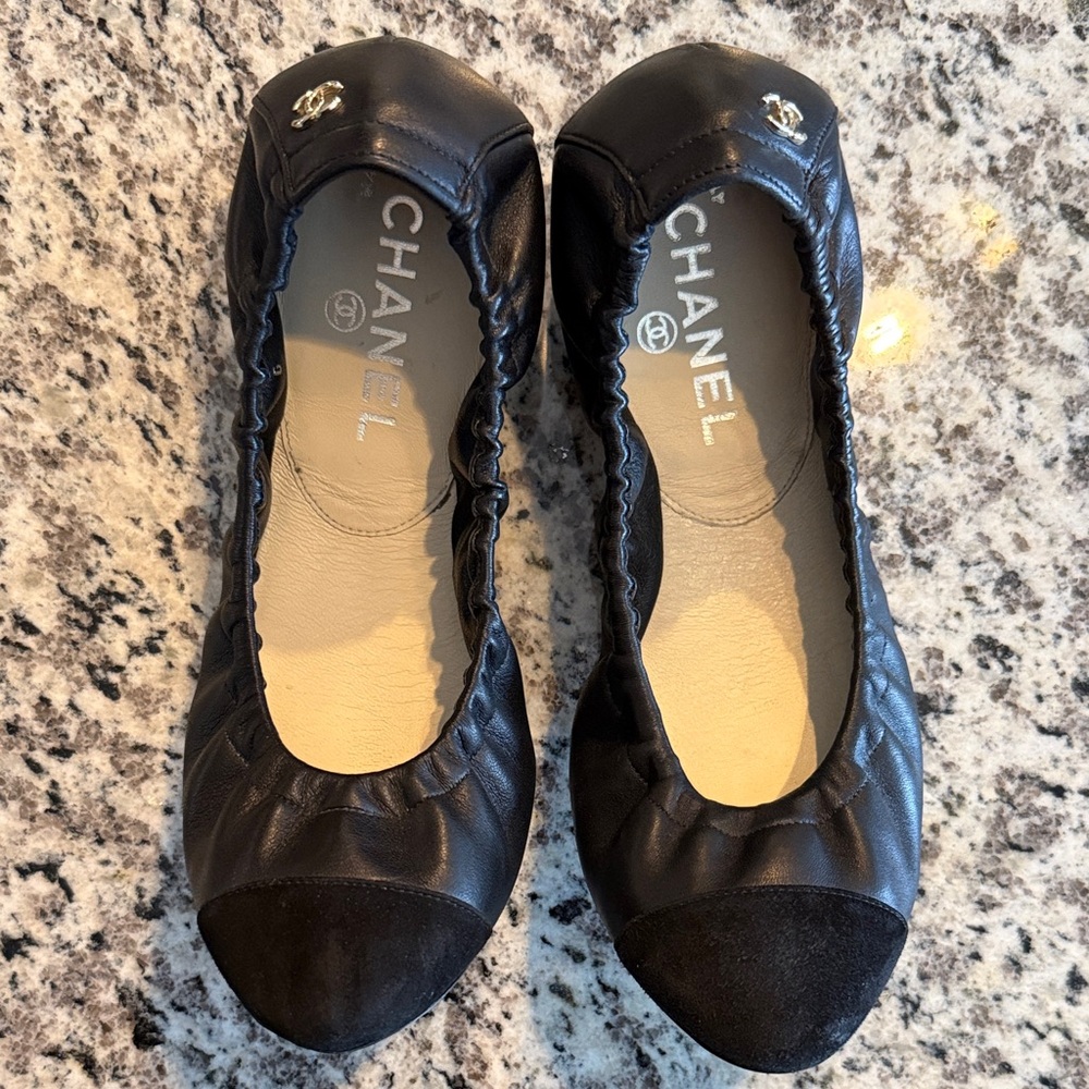 CHANEL Black Cap-Toe Ballet Flats with Gold CC - Picture 2 of 7